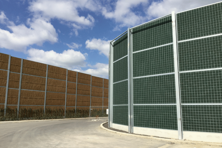 Kokowall-HA-Minwol-geluidsscherm-H80m-bij-een-distributiecentrum Kokowall HA-Minwol Geluidsscherm - Afbeelding 1